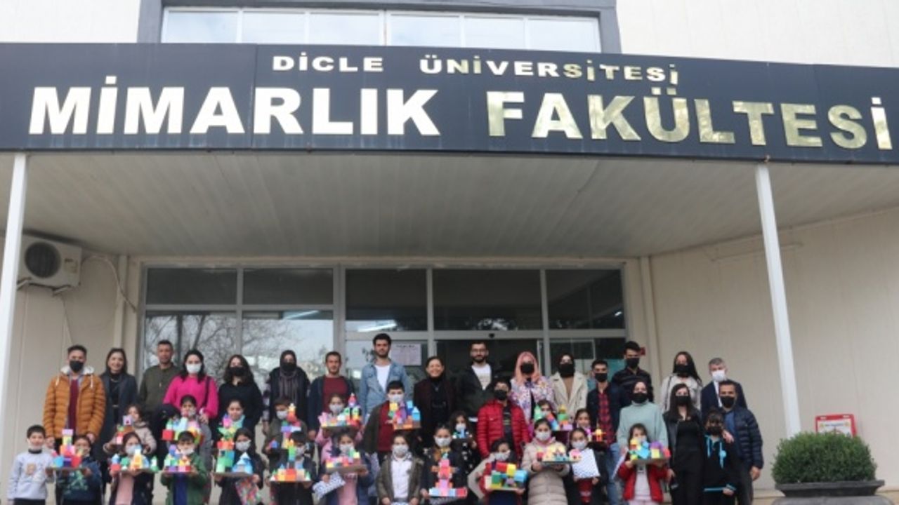 "Çocuk Üniversitesi"nde geleceğin üniversite öğrencilerini yetiştiriyorlar