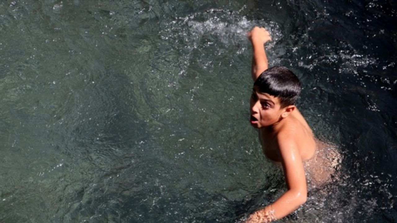 Diyarbakır'da 40 dereceyi aşan sıcak hava bunaltıyor