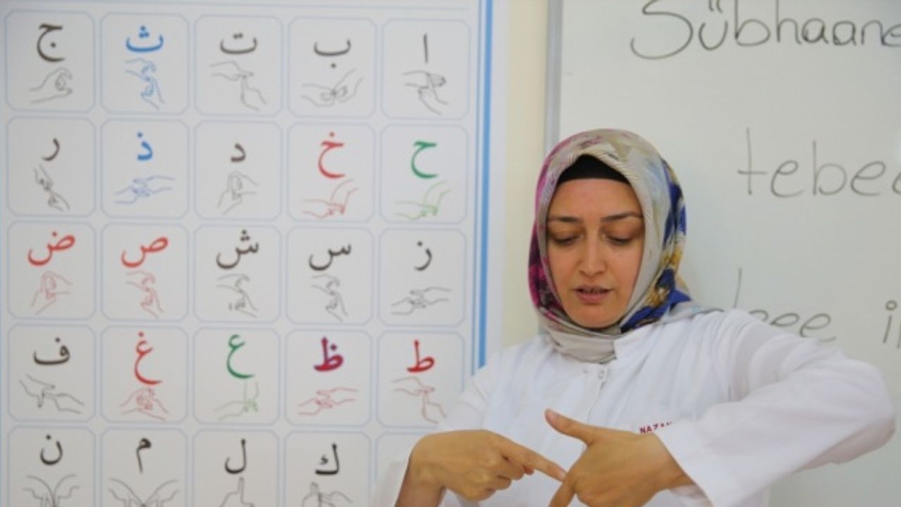 Mardin'de işitme engelli çocuklar Kur'an-ı Kerim öğreniyor