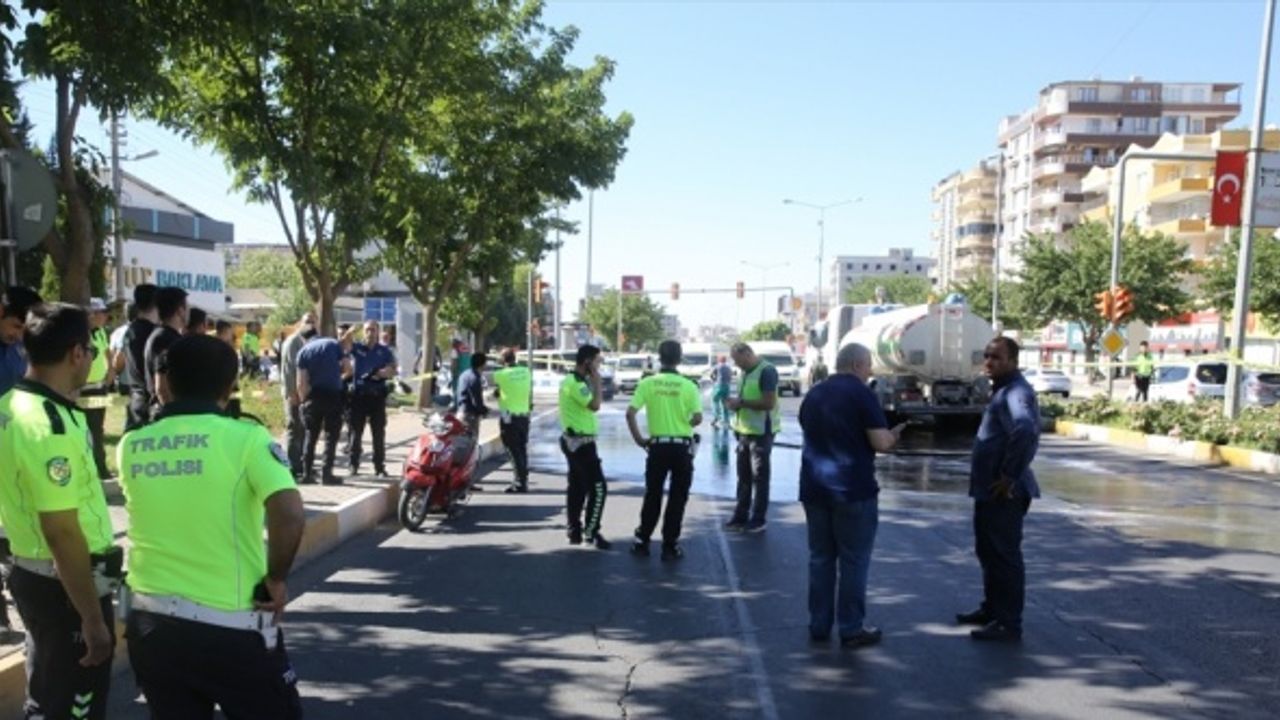 Şanlıurfa'da 2 kişinin öldüğü trafik kazası araç kamerasına yansıdı