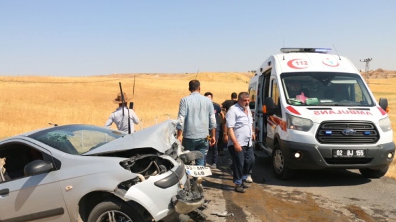 Adıyaman'da iki otomobilin çarpıştığı kazada 1 kişi öldü, 4 kişi yaralandı