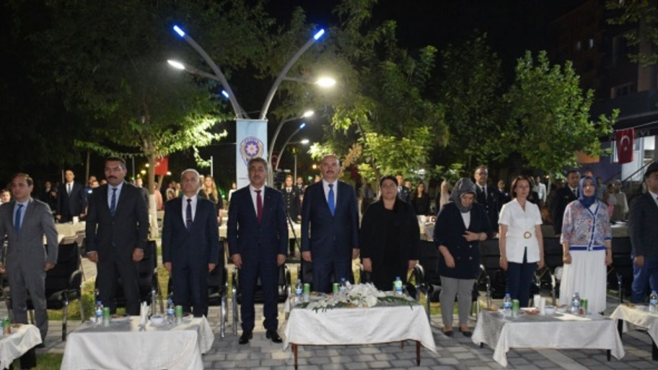 Batman'da terfi eden emniyet mensuplarının rütbeleri törenle takıldı