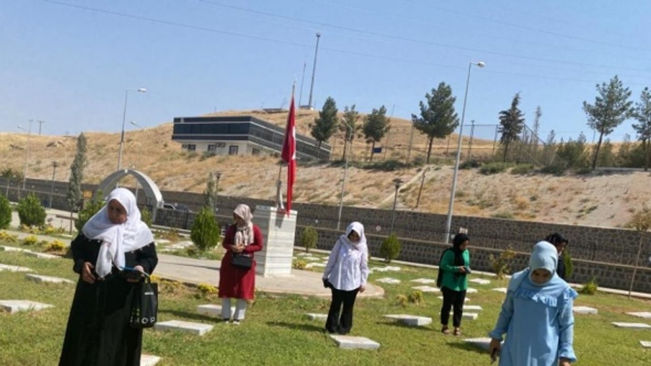 Cizre'de terör saldırısında şehit olan polisler anıldı