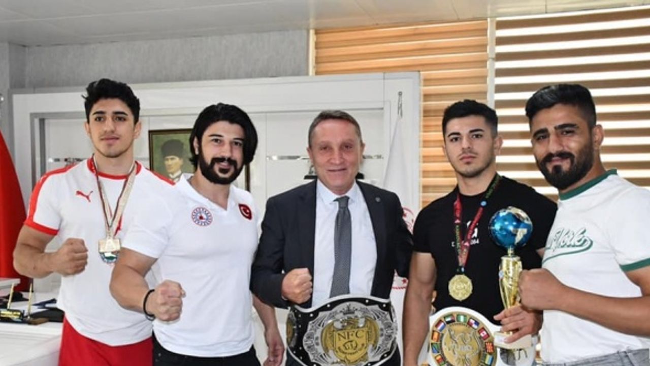 Cizreli milli sporculardan Gençlik Spor İl Müdürü Ayar'a ziyaret
