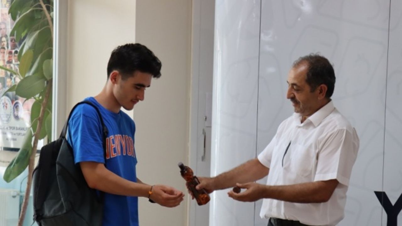 Yurtlardaki ücretsiz konaklamadan yararlanıp tatil yapan gençler Adıyaman turunda