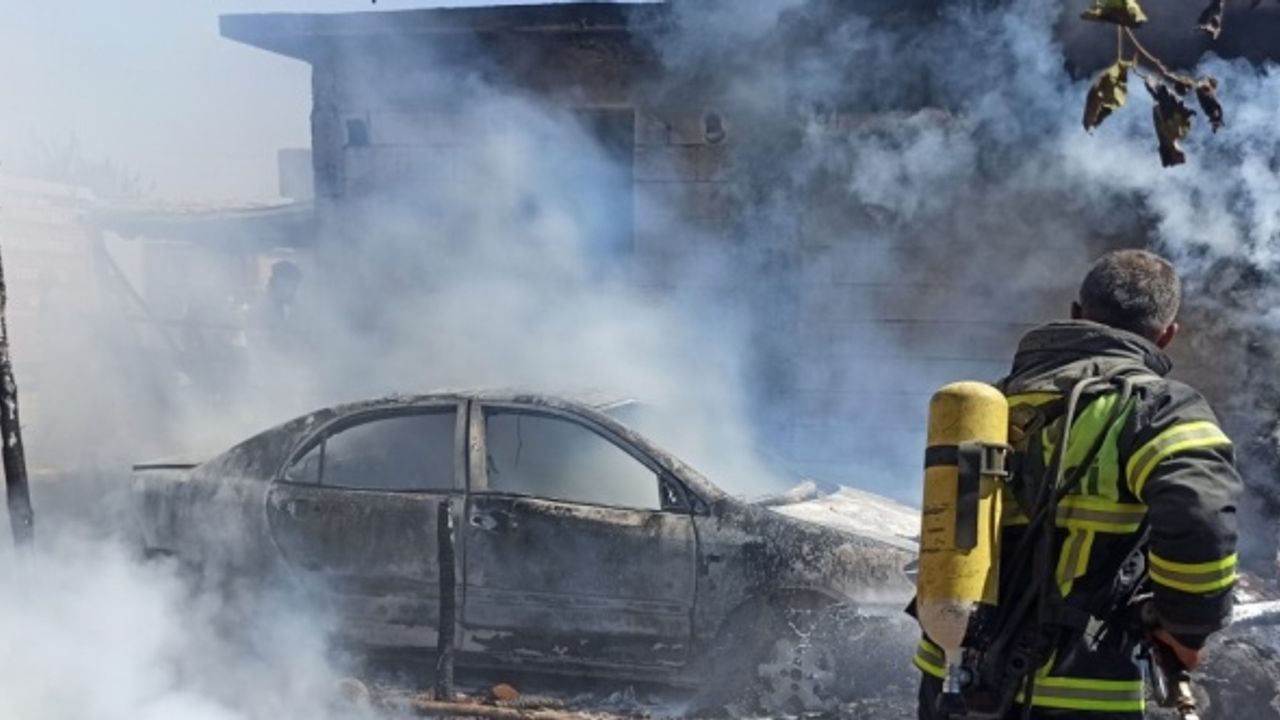 Adıyaman'da çıkan yangında ev ve otomobilde hasar oluştu
