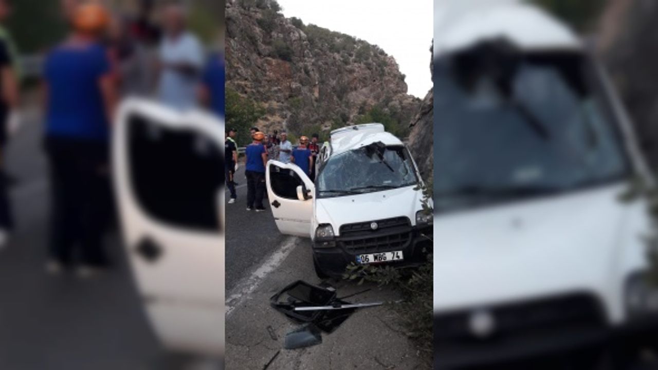 Adıyaman'da hafif ticari araç ile motosiklet çarpıştı, 7 yaralı