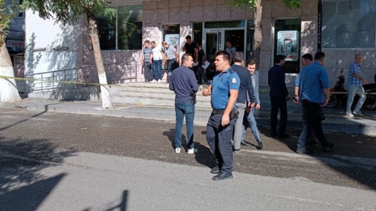 Adıyaman'da husumetlisinin silahlı saldırısına uğrayan banka güvenlik görevlisi yaralandı