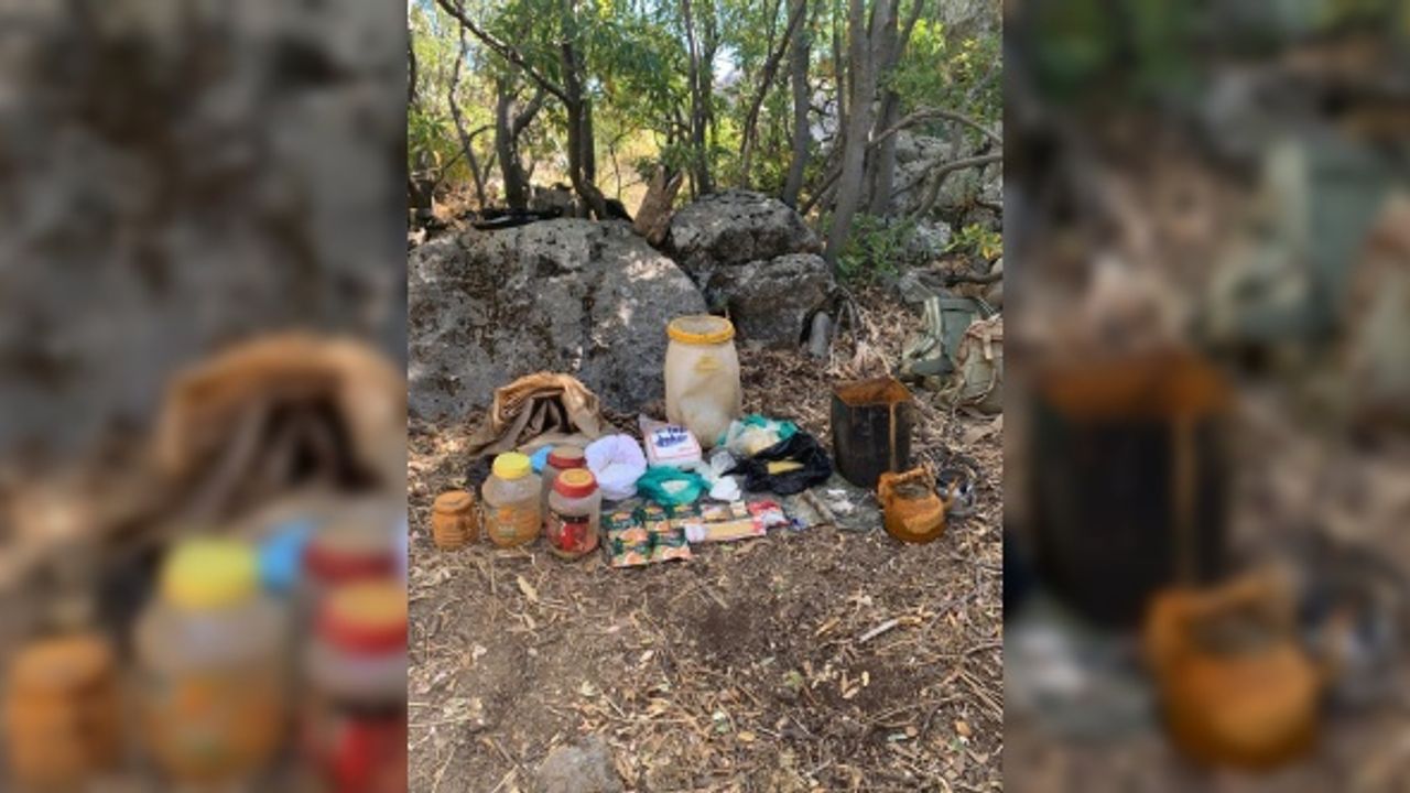 Adıyaman'da terör operasyonunda yaşam malzemeleri ele geçirildi