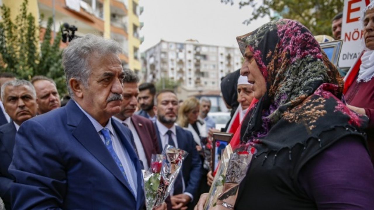 AK Parti Genel Başkan Yardımcısı Yazıcı, Diyarbakır annelerini ziyaret etti: