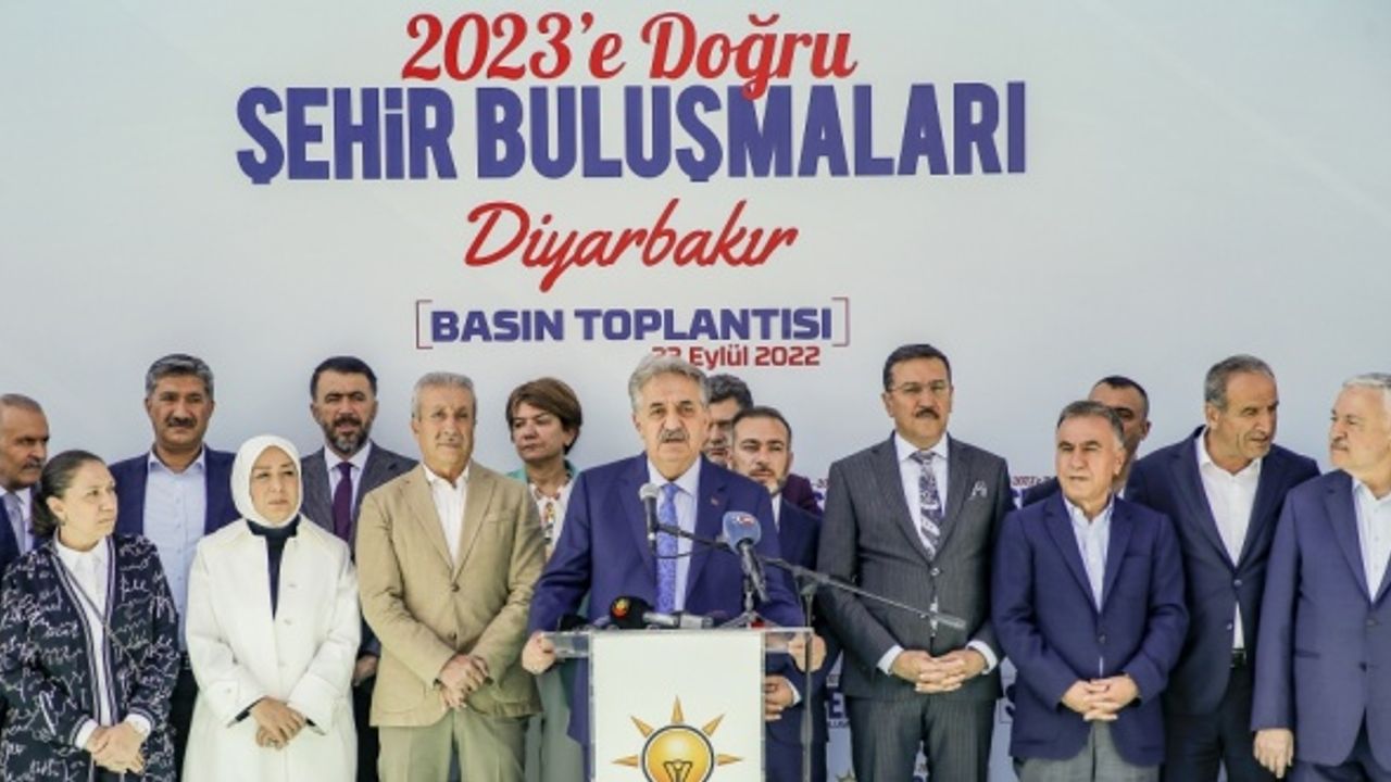 AK Parti Genel Başkan Yardımcısı Yazıcı, Diyarbakır'da "2023'e Doğru Şehir Buluşmaları" programında konuştu: