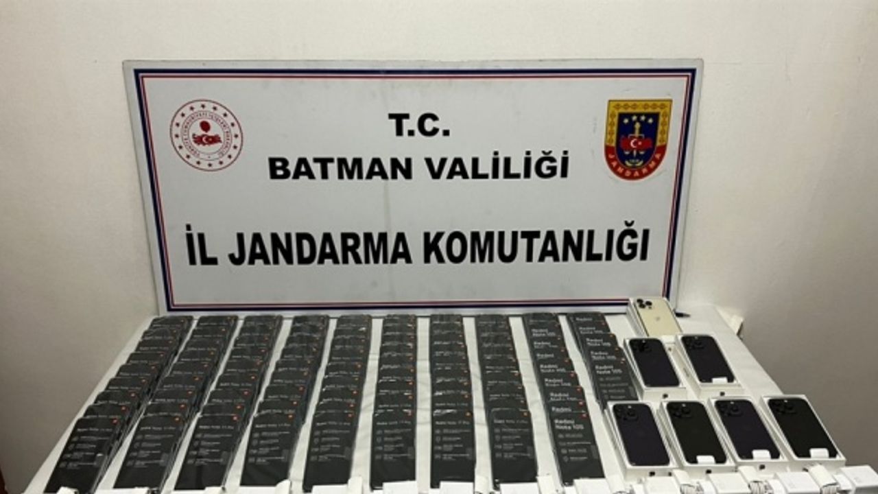 Batman'da gümrük kaçağı 103 cep telefonu ele geçirildi