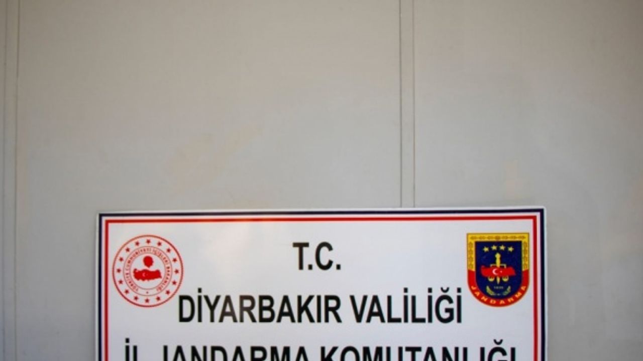 Diyarbakır'da meyve suyu kutusunda gümrük kaçağı cep telefonu ele geçirildi