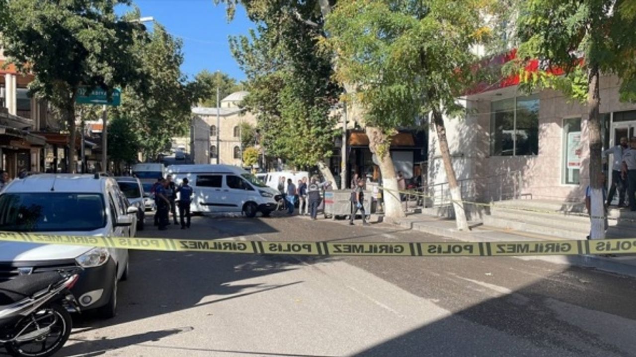 GÜNCELLEME - Adıyaman'da güvenlik görevlisinin yaralandığı silahlı saldırıyla ilgili 3 zanlı yakalandı