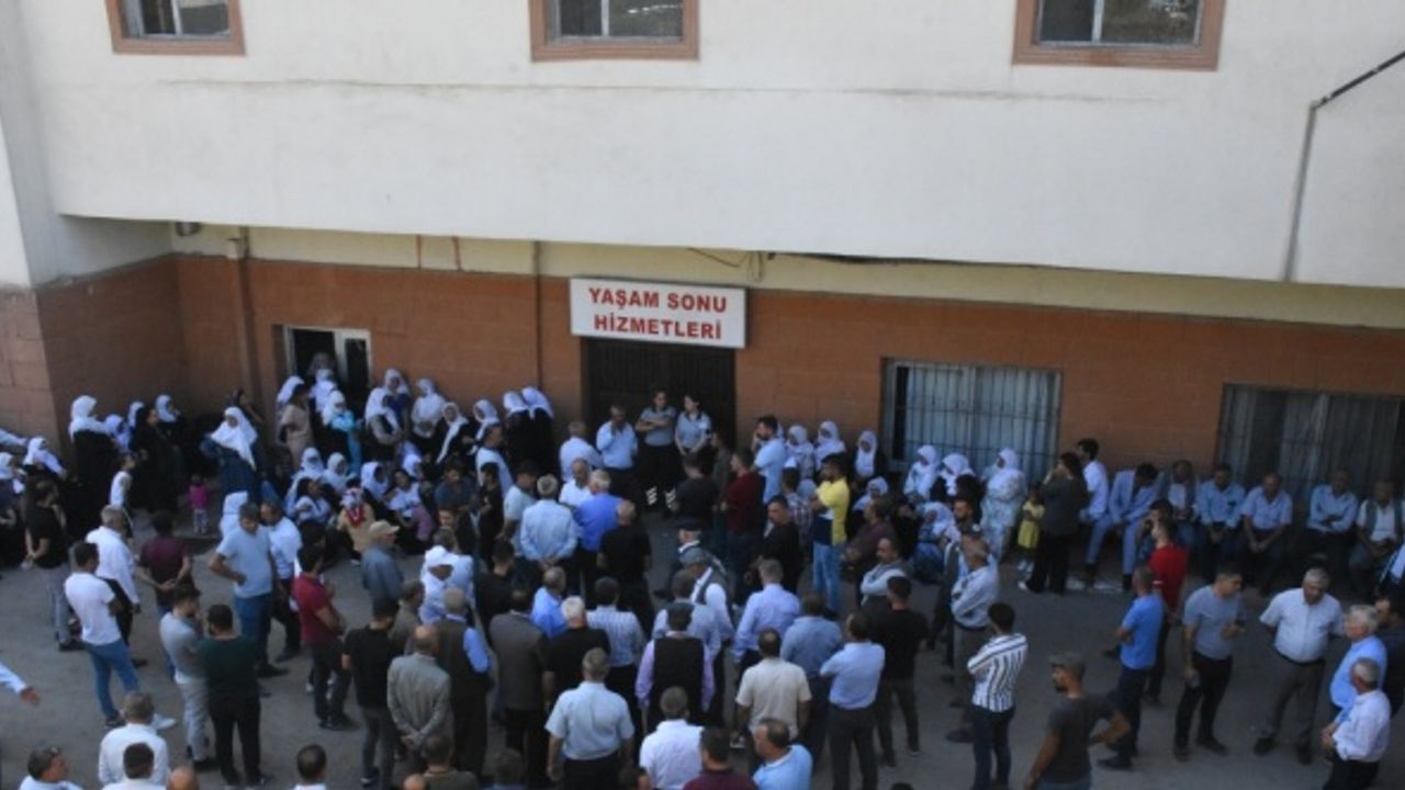 GÜNCELLEME - Şırnak'ta düştüğü gölette cesedi bulunan kamyon sürücüsü defnedildi