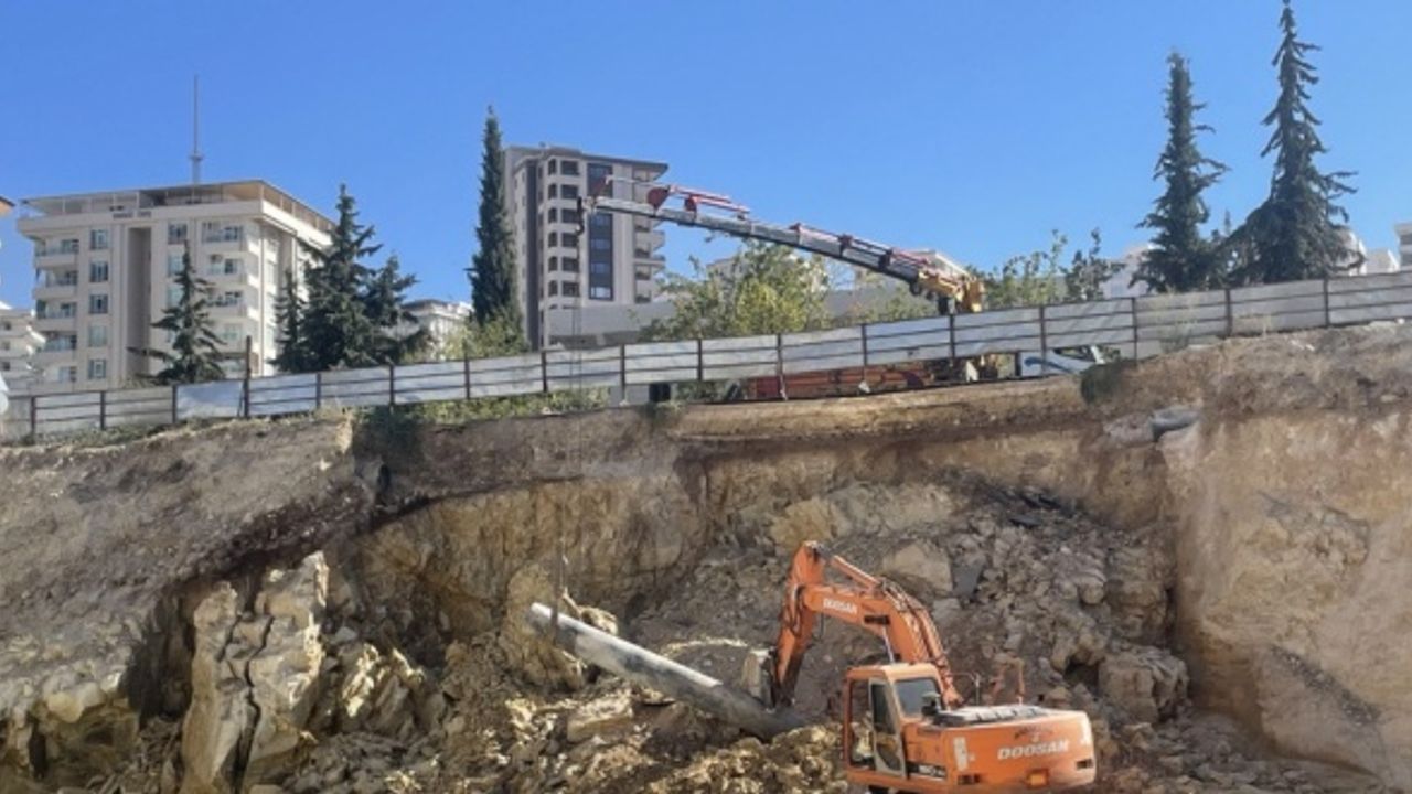Şanlıurfa'da bir işçi kazı çalışmasında göçük altında kaldı