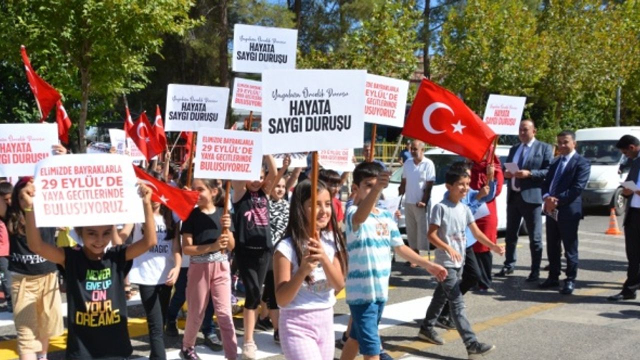 Siverek ve Hilvan'da "Yayalara öncelik duruşu hayata saygı duruşu" kampanyası