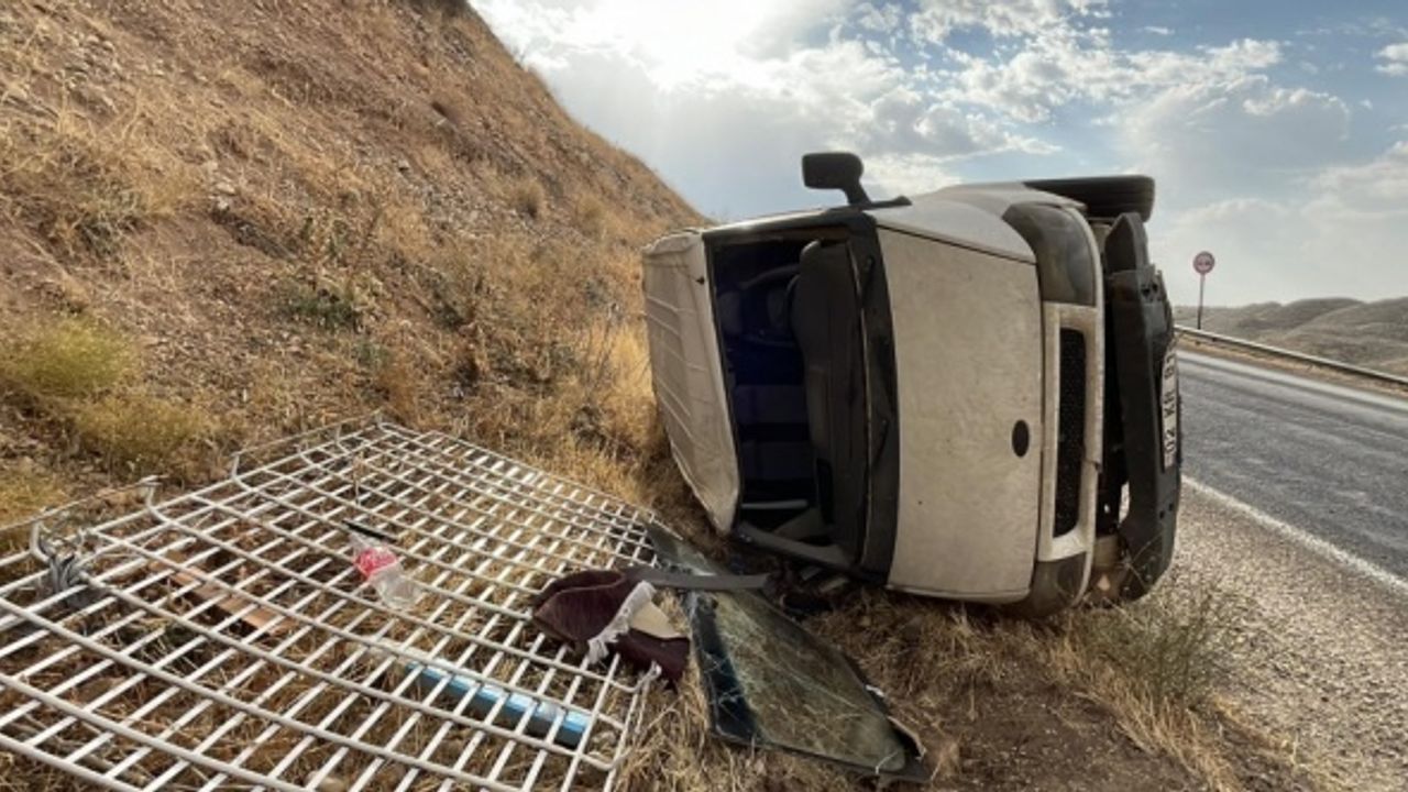 Adıyaman'da minibüsün devrilmesi sonucu 3 kişi yaralandı