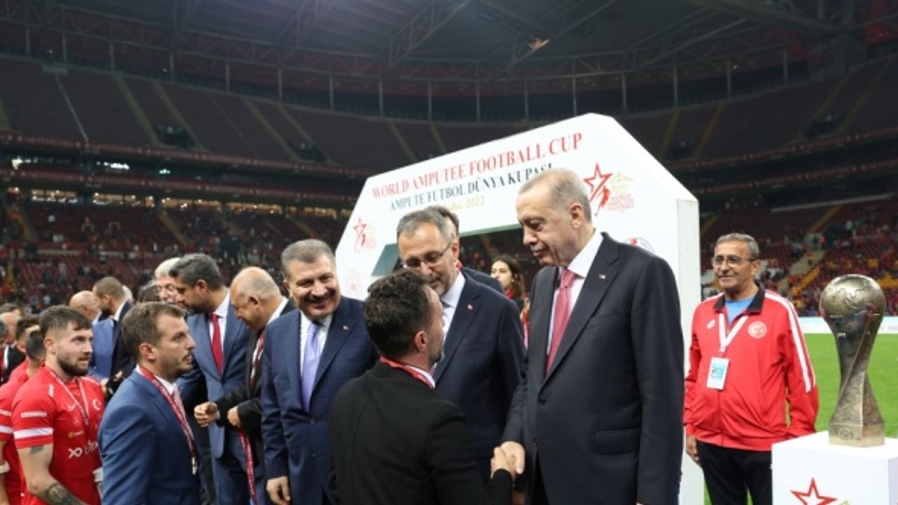 Ampute Futbol Milli Takımı, İstanbul'da düzenlenen 2022 Dünya Kupası'nın final maçında Angola'yı 4-1 yenerek dünya şampiyonu oldu.