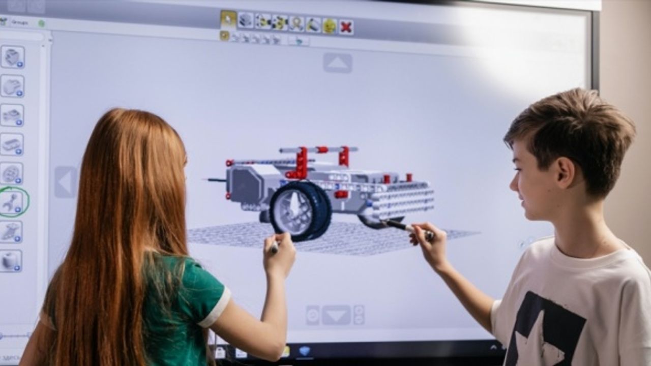 Çocuklar robotik kodlama ile geleceklerini inşa ediyor