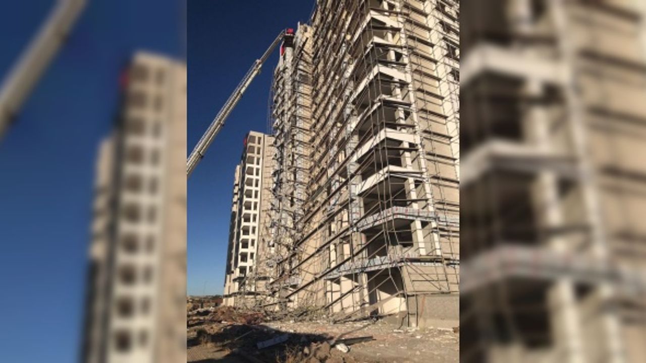 Diyarbakır'da çöken inşaat iskelesinde mahsur kalan 2 işçi kurtarıldı