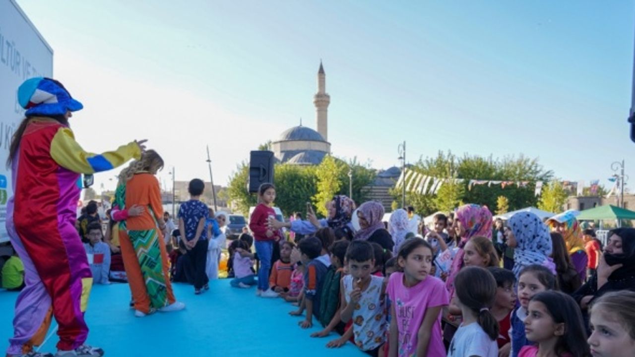Diyarbakırlı çocuklar "Oyun Karavanı" ile eğlendi