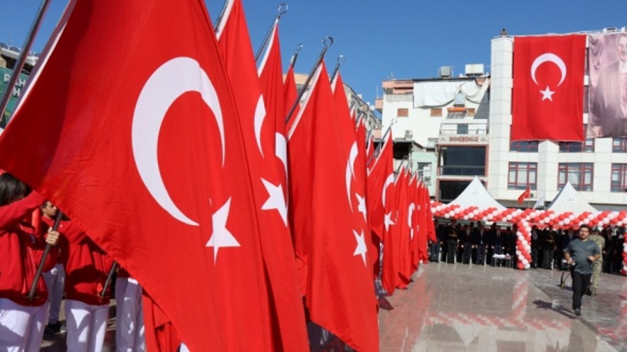 Gaziantep ve çevre illerinde 29 Ekim Cumhuriyet Bayramı törenlerle kutlandı