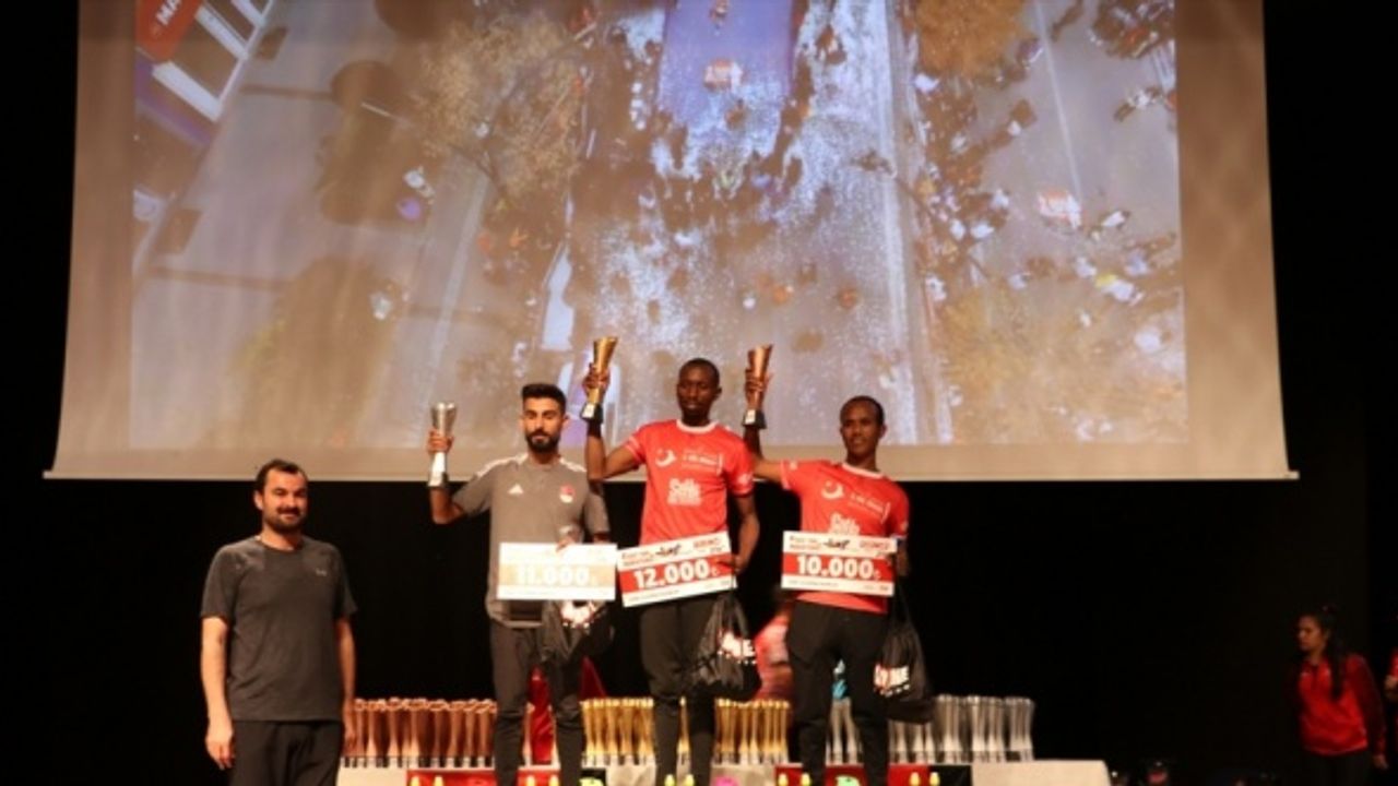 Gaziantep'te düzenlenen 4. Gazi Yarı Maratonu tamamlandı