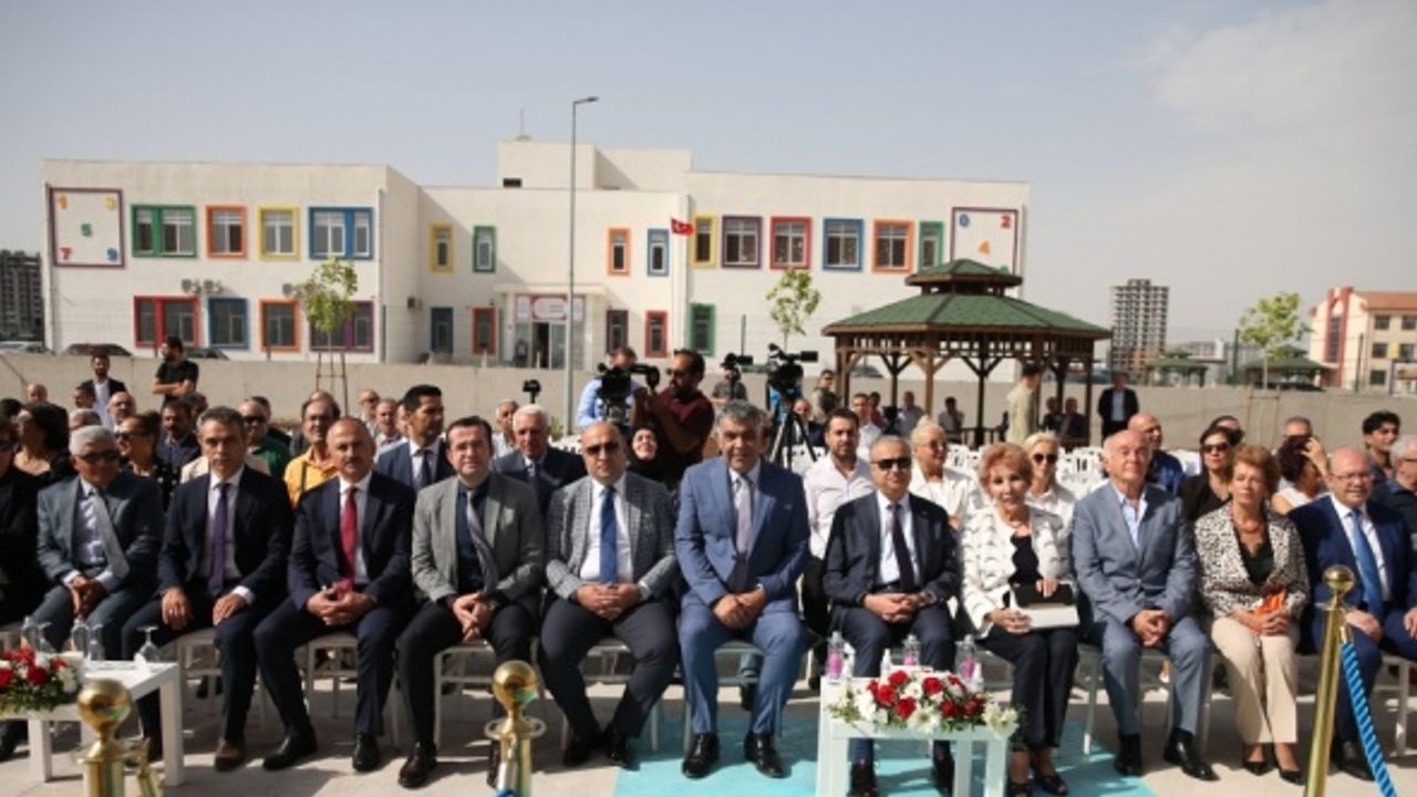 Hayırsever kadının babası adına yaptırdığı okulun açılışı yapıldı