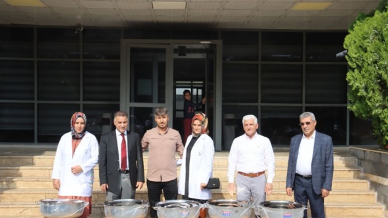 İtalyanların dünyaca ünlü mozzarella peynirini üretecek kadınlara malzeme desteği