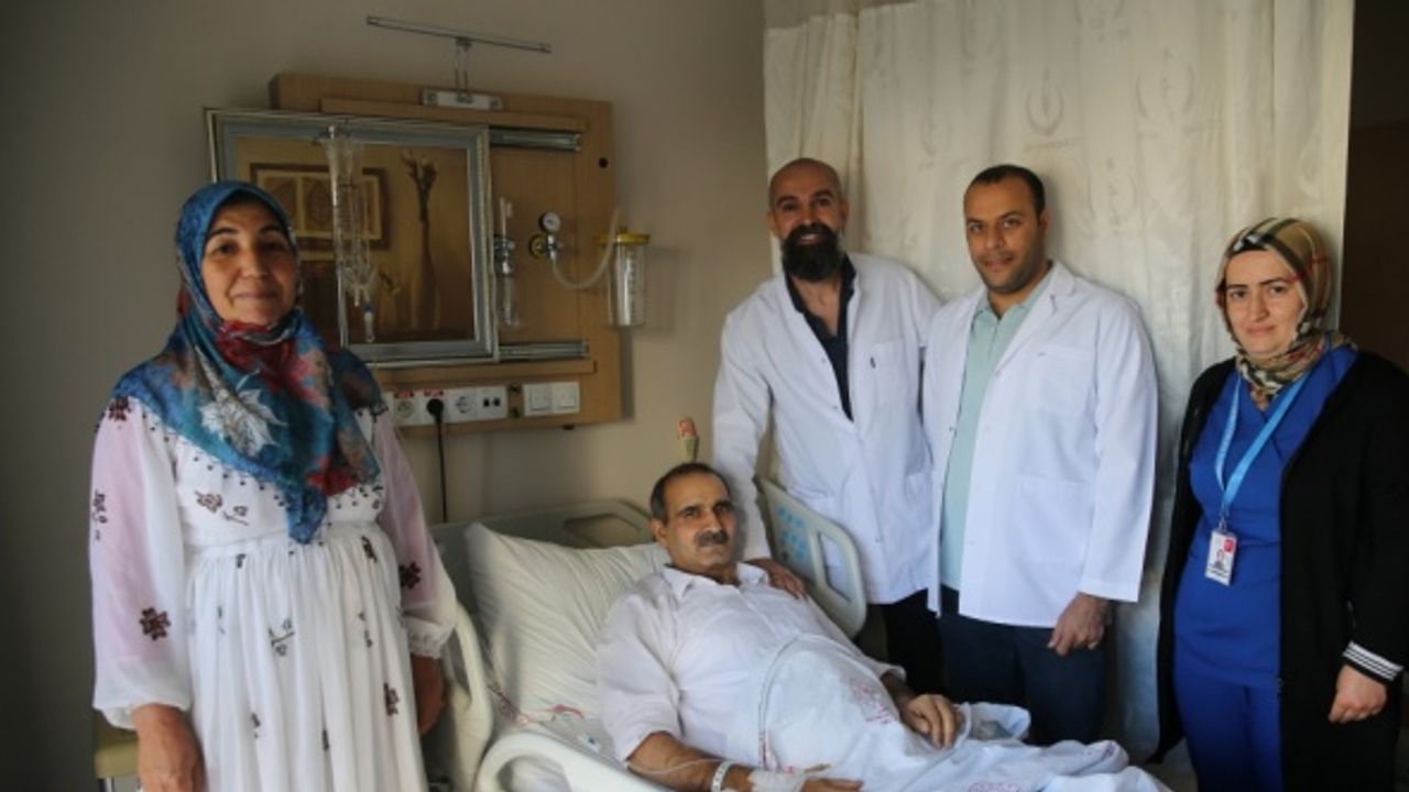 Kalın bağırsak kanseri teşhisi konulan hastaya kapalı ameliyat uygulandı