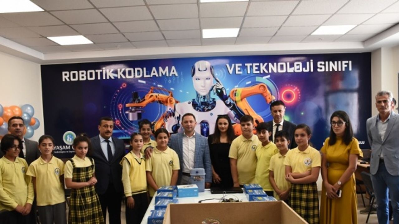Nusaybin'de Robotik Kodlama ve Teknoloji Sınıfı açıldı
