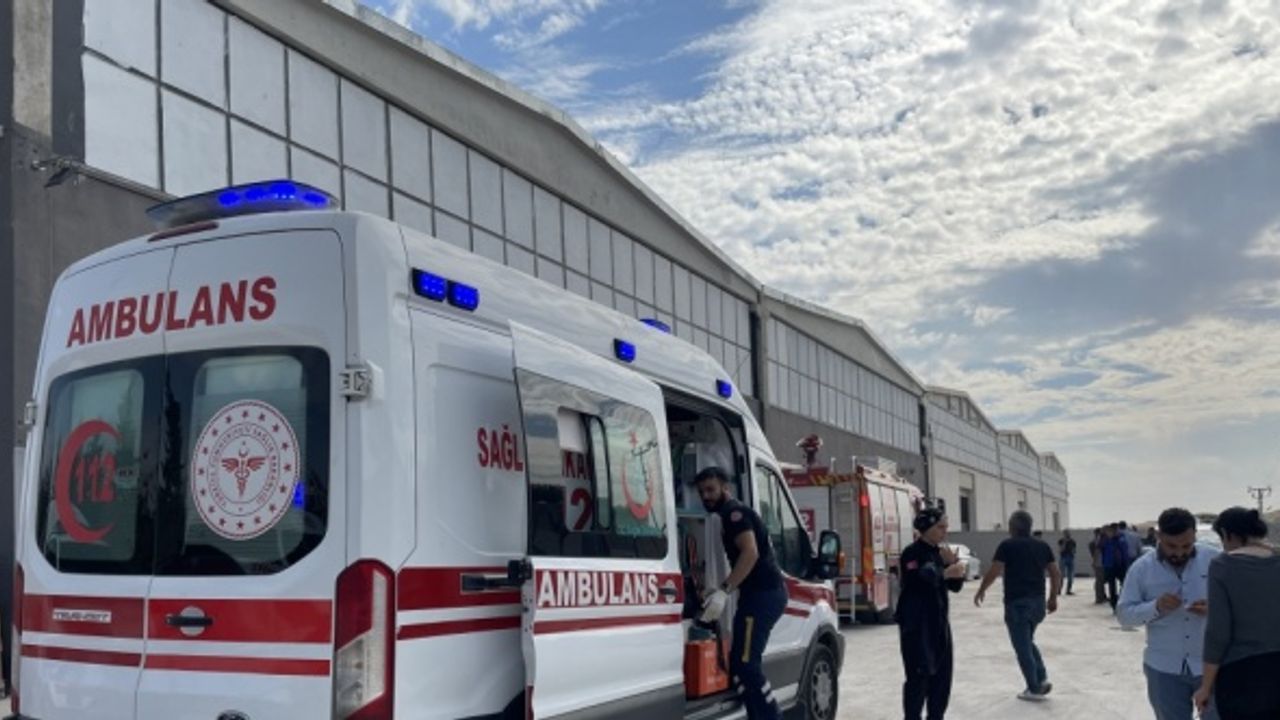 Şanlıurfa'da fabrika duvarının yıkılması sonucu 3 işçi yaralandı