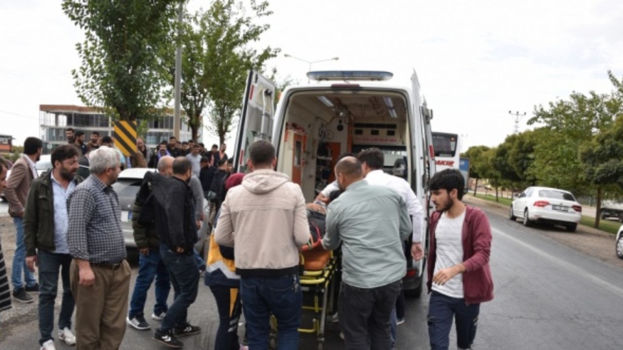 Şanlıurfa'da iki otomobilin çarpışması sonucu 1 kişi yaralandı