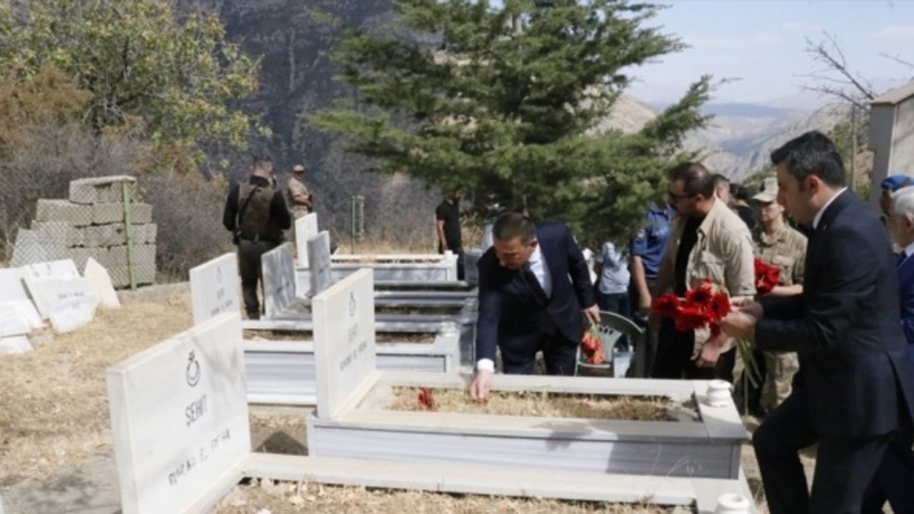 Siirt'in Daltepe ve Kalkancık köylerinde PKK'lı teröristlerin katlettiği 37 kişi anıldı