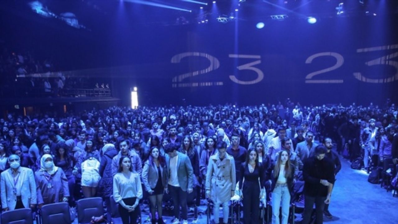 Zirve 23, üniversite öğrencileri ile üst düzey isimleri bir araya getirdi