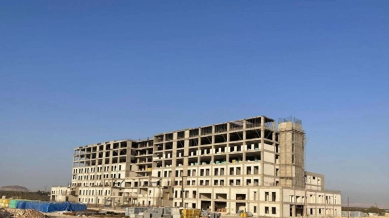 400 yataklı Nizip Devlet Hastanesi inşaatı sürüyor