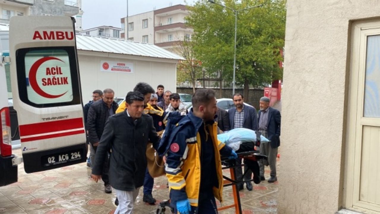DÜZELTME - Dün yayımladığımız "Adıyaman'da silahlı kavgada 1 kişi ağır yaralandı" başlıklı haberimizde sehven yazılan köy, yaralı ve zanlı isimleri düzeltilmiştir.