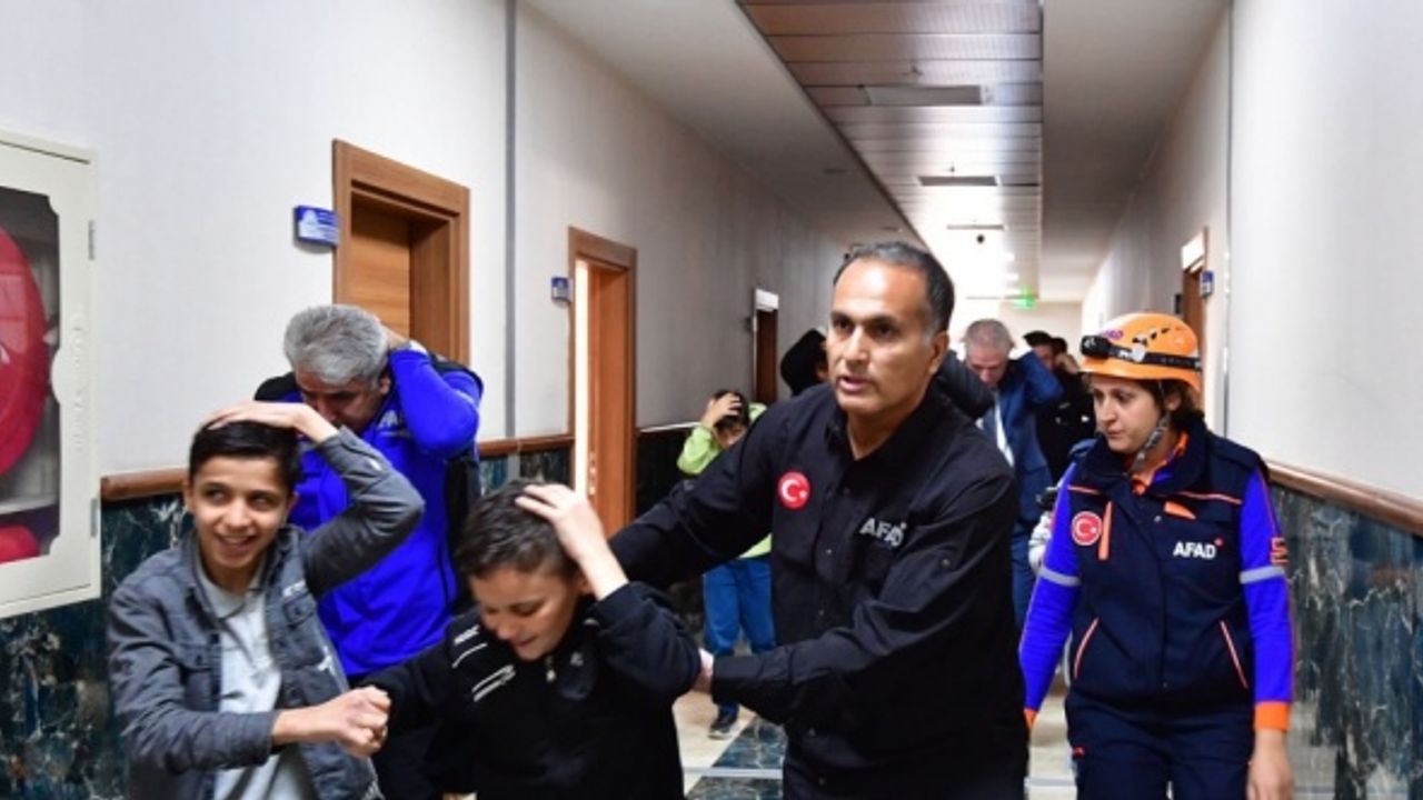 Gaziantep, Kilis ve Şanlıurfa'da Diyanet'e bağlı kurumlarda deprem tatbikatı yapıldı