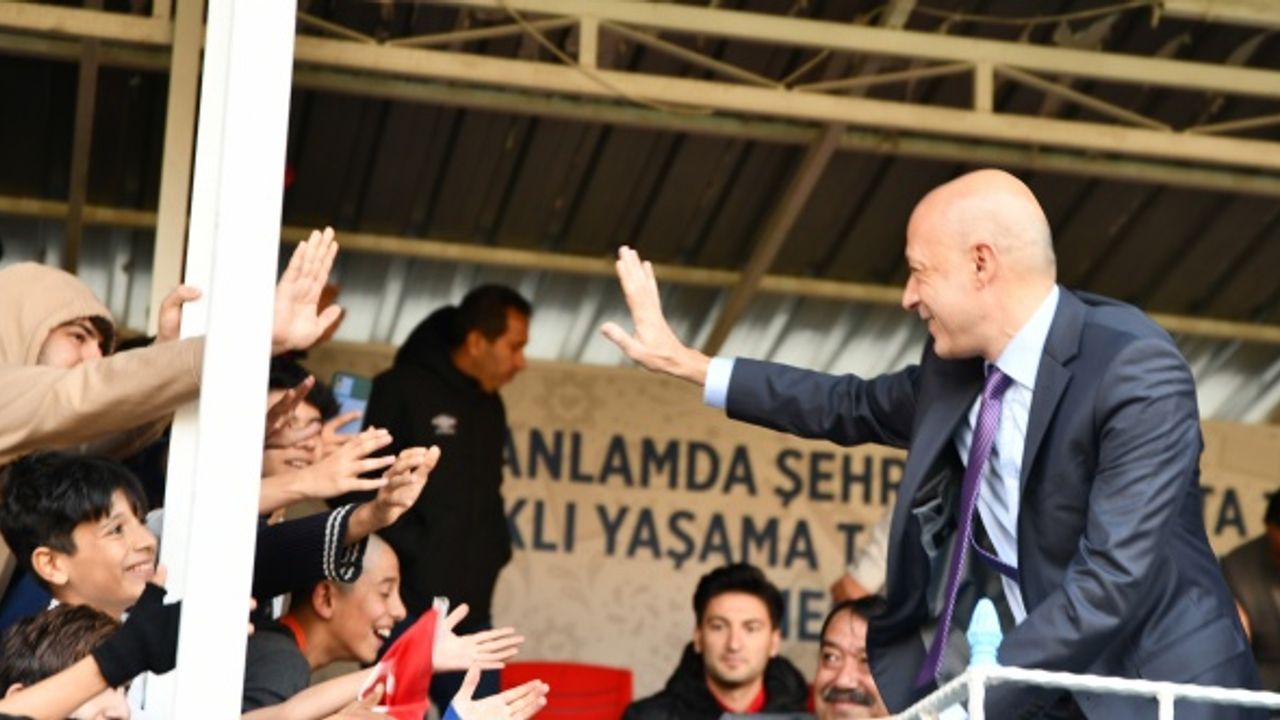 Hakem Cüneyt Çakır, Gaziantep'te çocuklarla buluştu
