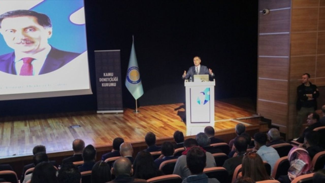 Kamu Başdenetçisi Malkoç, Diyarbakır'da üniversite öğrencileriyle bir araya geldi: