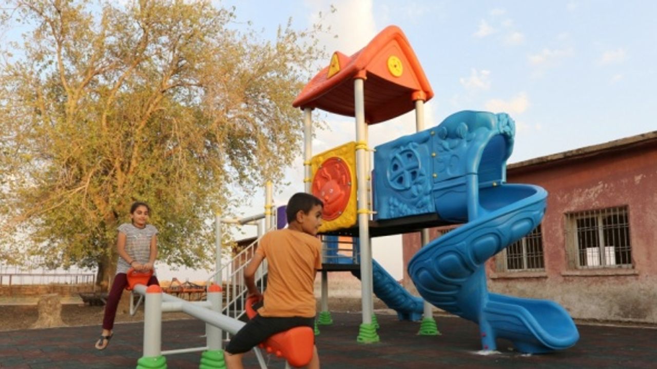 Mardin'de "Her Köye Çocuk Parkı Projesi" kapsamında 84 çocuk oyun grubu kuruldu