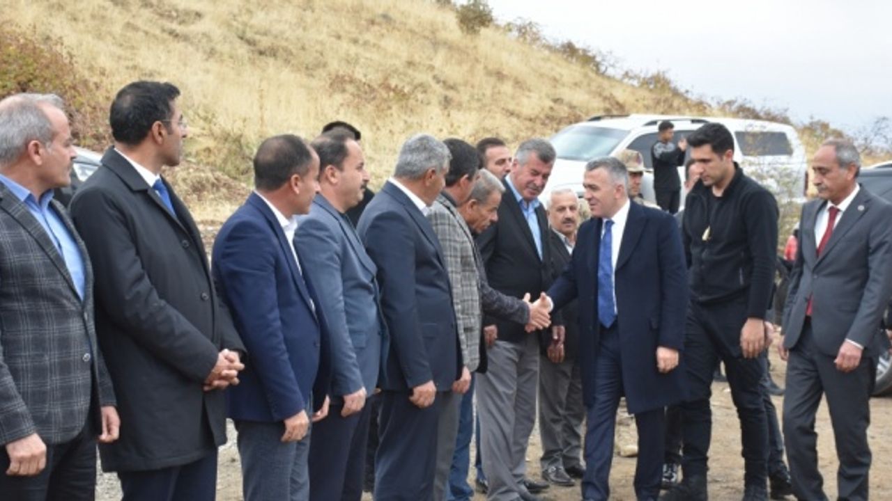 Şırnak Valisi Bilgin, devlet desteğiyle küçükbaş hayvan alan besicilerle bir araya geldi: