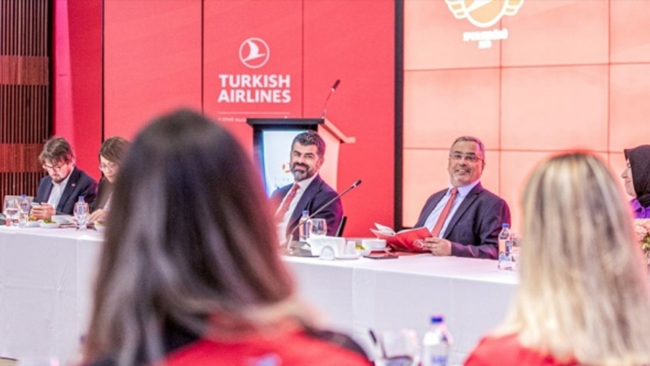 THY yönetimi ve THY Spor Kulübü yöneticileri ile oyuncuları yemekte bir araya geldi