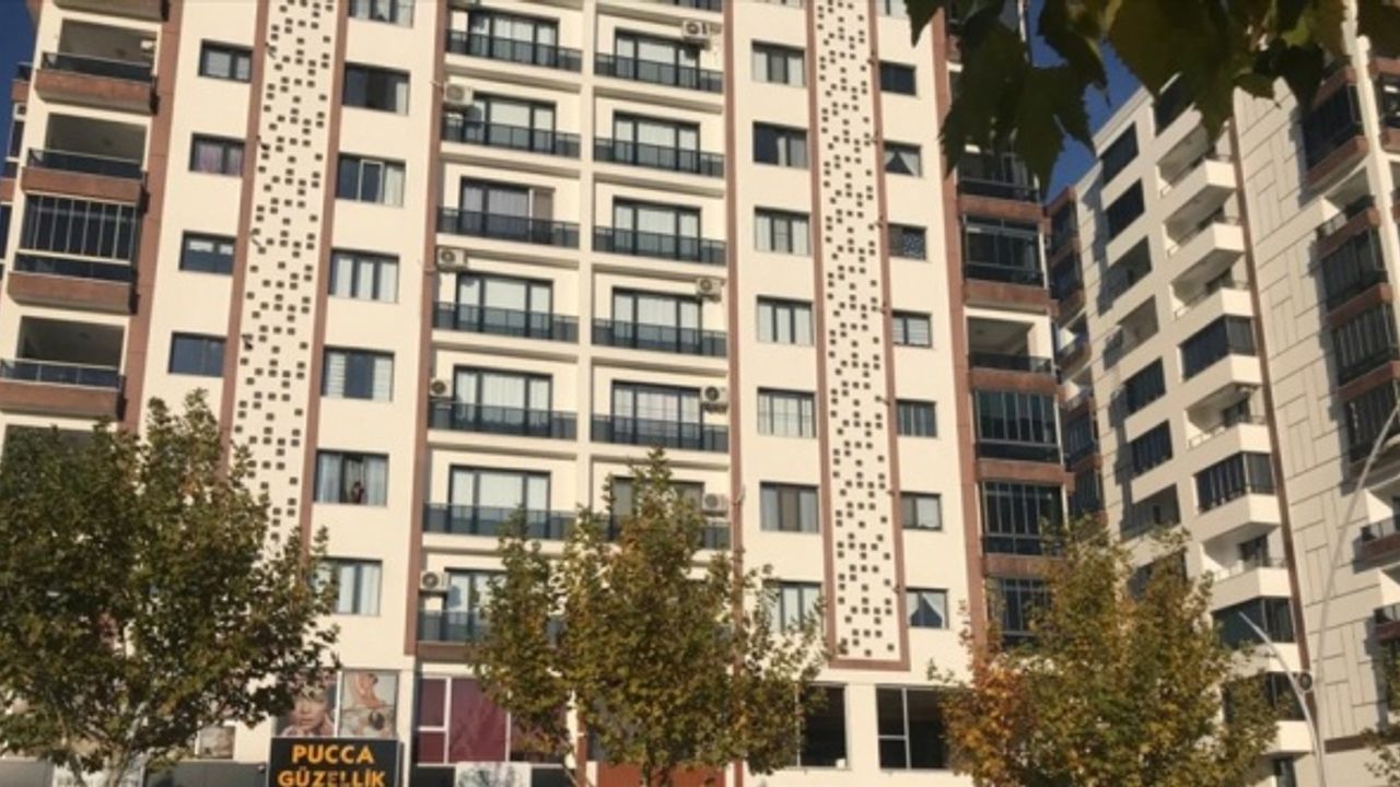 Diyarbakır'da 7. kattan düşen yaşlı kadın öldü