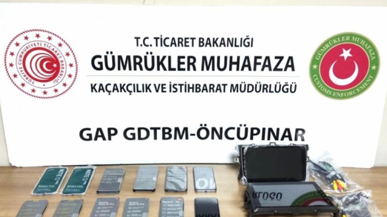 Kilis Öncüpınar Gümrük Kapısı'nda 12 cep telefonu ele geçirildi