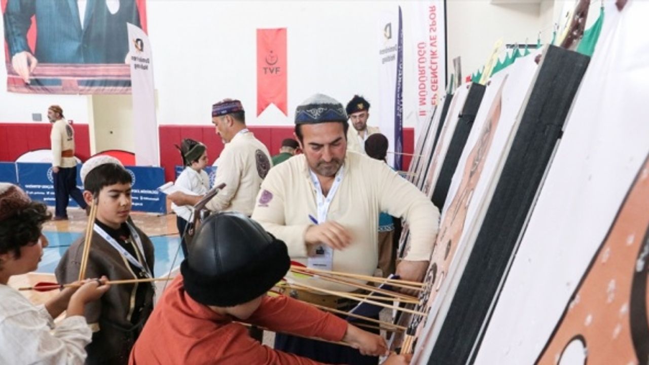 Okçulukta Minikler Salon Türkiye Şampiyonası Gaziantep'te sürüyor