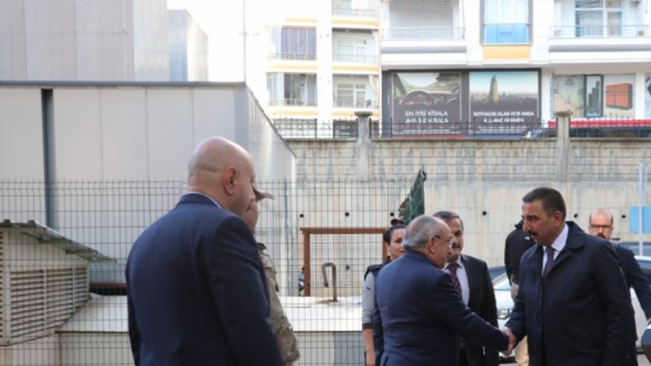 Siirt Valisi Hacıbektaşoğlu yaralı askeri ziyaret etti