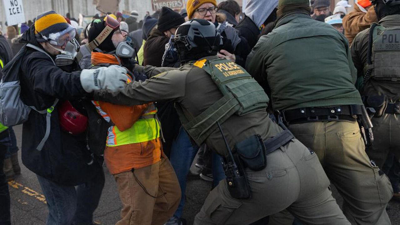 ABD'de sokaklar savaş alanına döndü: Minneapolis'te bir kişi daha vurularak öldürüldü