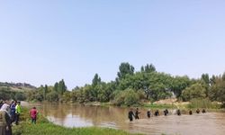 Diyarbakır'da Dicle Nehri'nde kaybolan çocuğu arama çalışmaları sürüyor